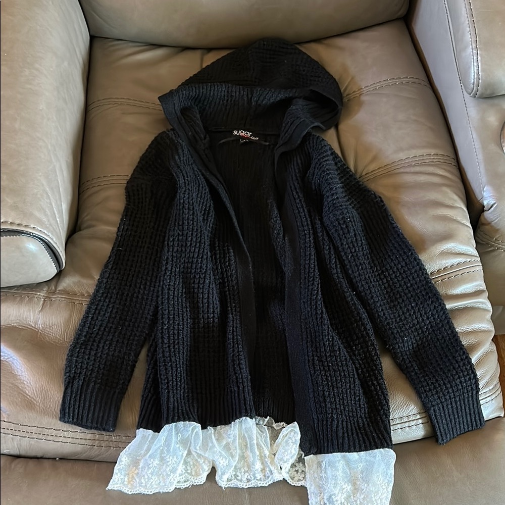 Black and White Hooded Sweater with Ribbed Knit and Lace Hem